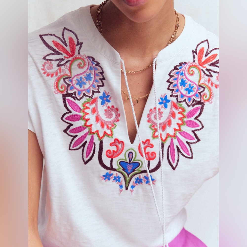 NWT Boden Nina Embroidered Notch T-shirt in White Multi Embroidery - Picture 2 of 10